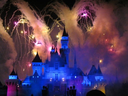 Mis pirmeros Mitos y leyendas del mundo Disney Hong_kong_disneyland_by_denn