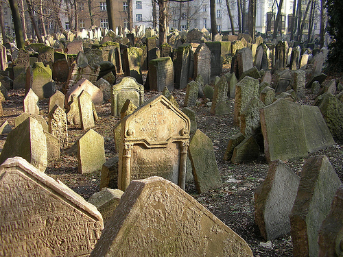 .::El antiguo cementerio judío de Praga.::. El_cementerio_judio