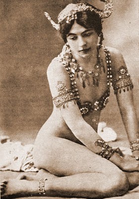  Mata-Hari, una bailarina que se convirtió en leyenda. Desnudo
