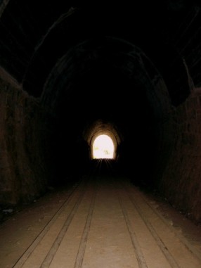 ¿Qué crees que hay detrás de la muerte? Luz_al_final_del_tunel