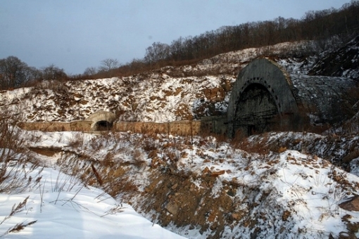 Base de subamrinos Rusa abandonada Russian-submarines-base-2